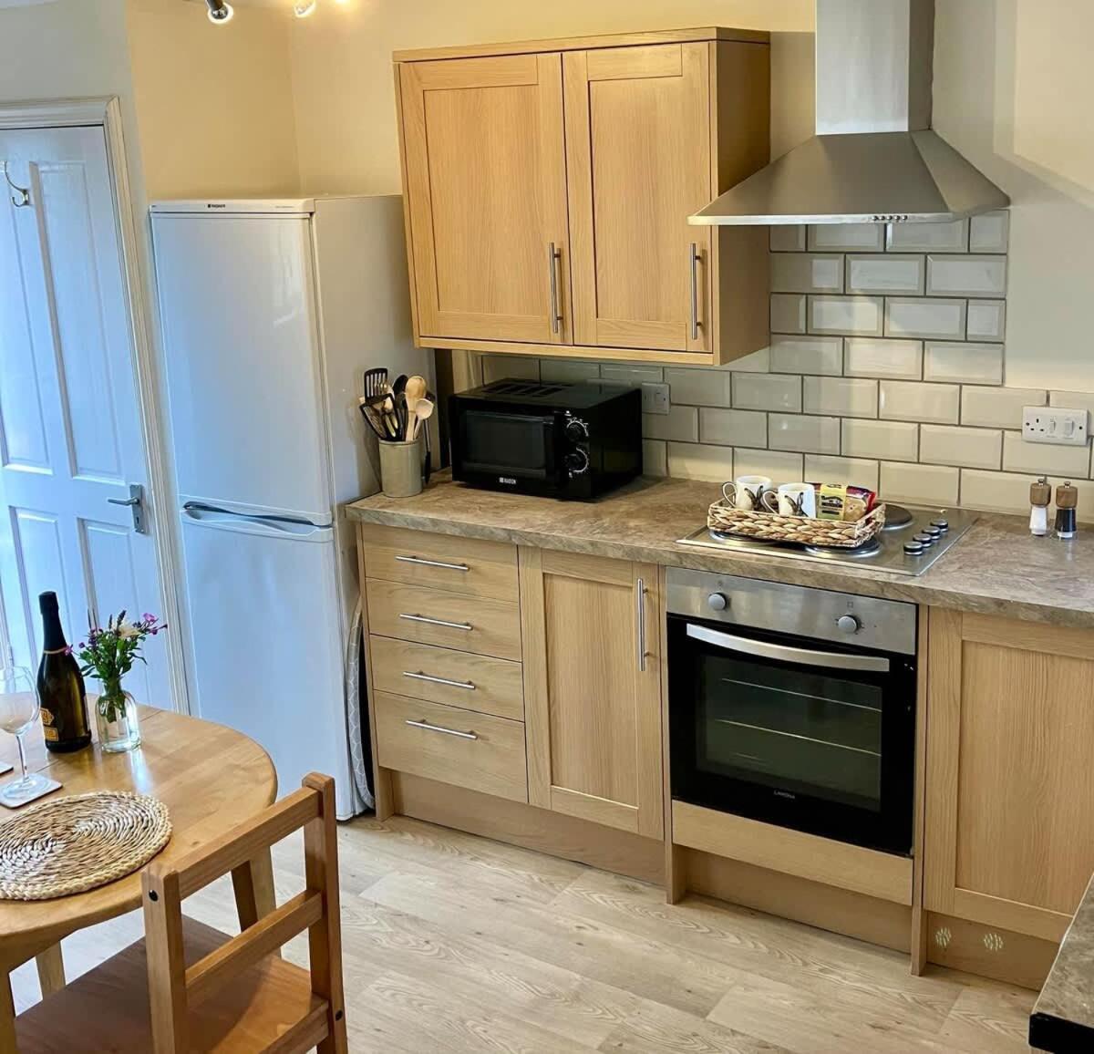 Farmhouse Apartment Saint Ishmaels  ภายนอก รูปภาพ